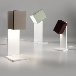 LAMPE A POSER CUBICK CATTANEO